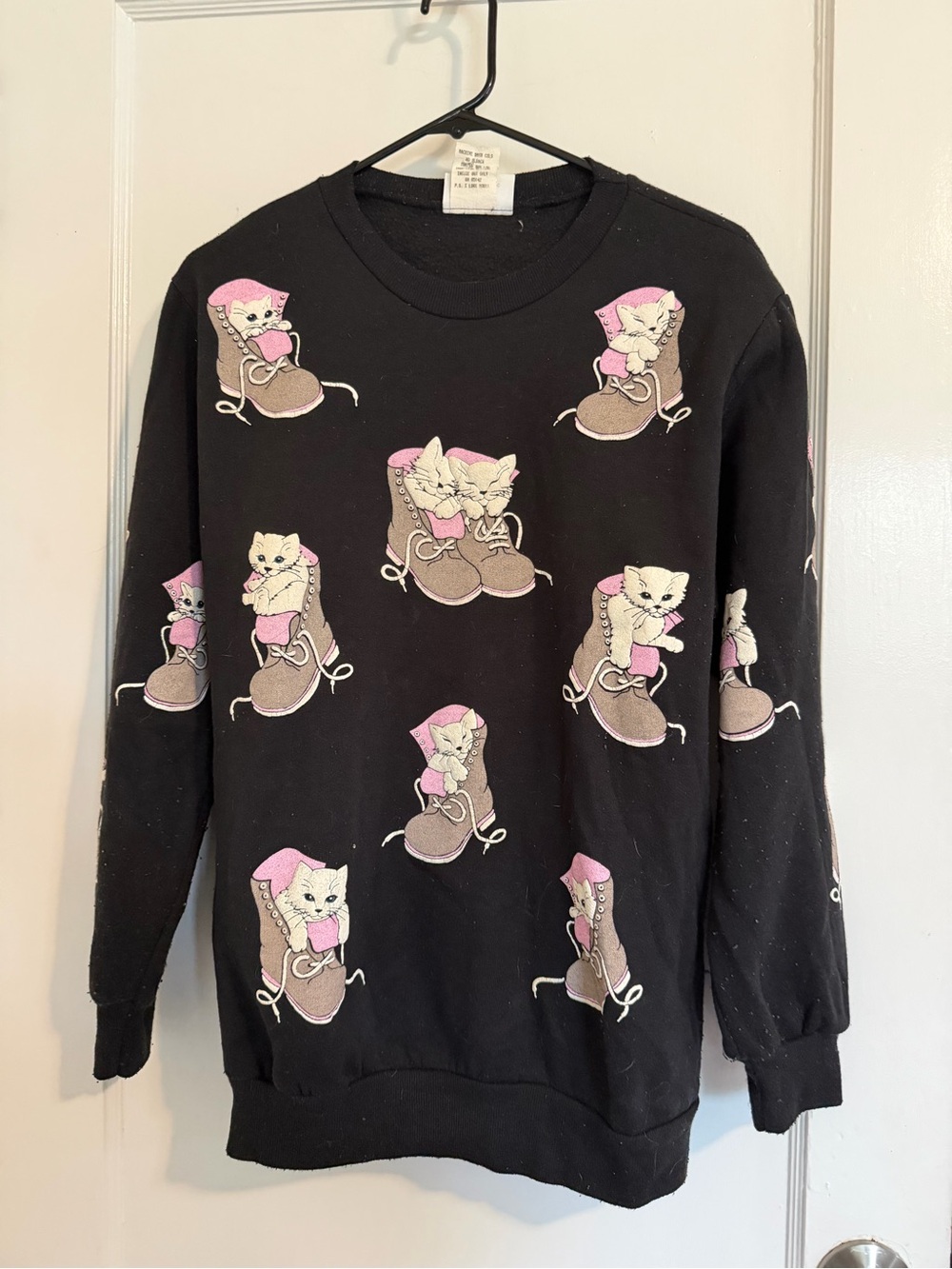 Vintage 1980-1990s Kittens in boots all over print Long sleeve sweater